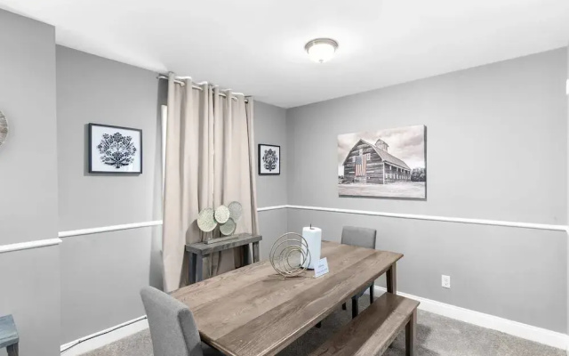 Broadmoor Bungalow - Unit A