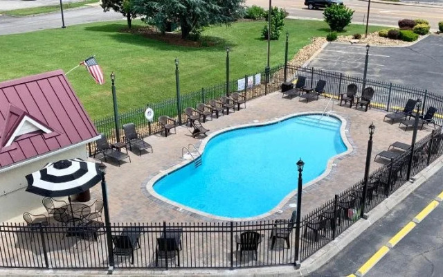Landmark Inn