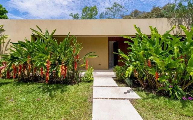 w Beautiful 4BR Villa at Mesa de Yeguas