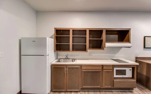 Woodspring Suites Bakersfield Airport