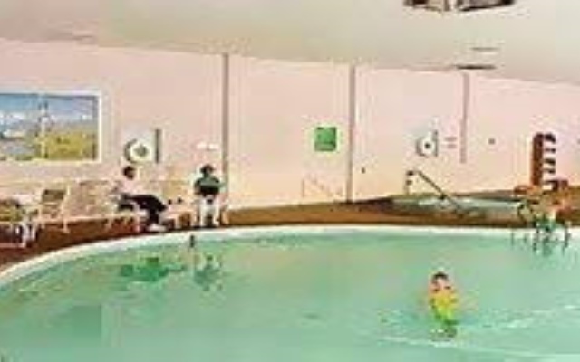 Отель Holiday Inn Columbus бассейн