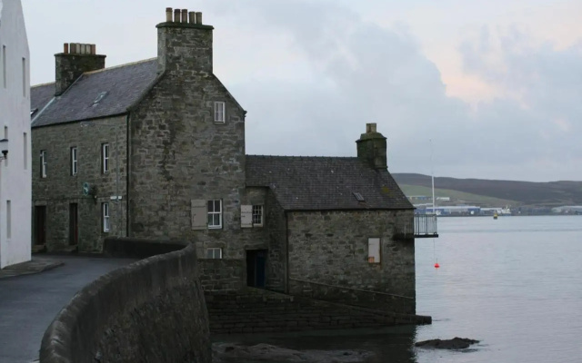 16 Mounthooly Street