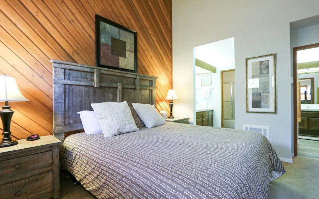Aspen Creek #306 1 Bedroom Condo by RedAwning