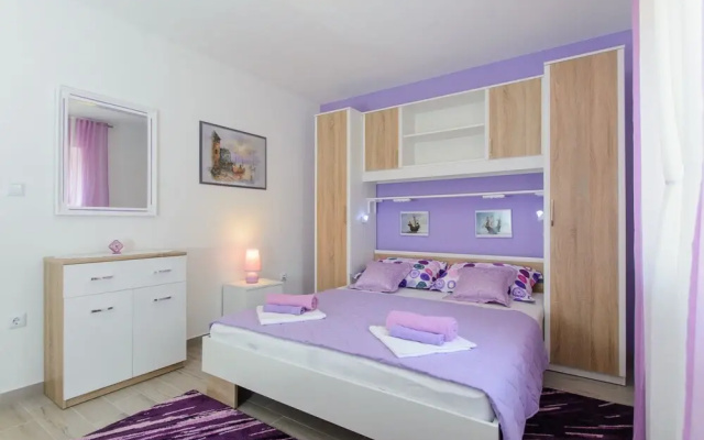 Holiday home Mirjana