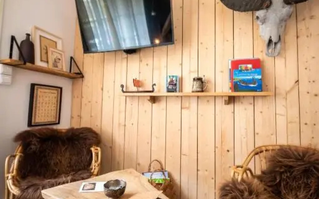 Studio Insolite Viking (Adults Only)