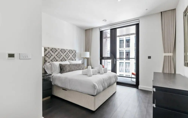 Luxury High Rise two Bedroom Flat Battersea