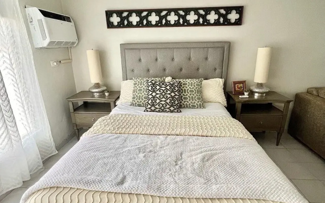 Clean Studio Condo With Free Parking Near T-mobile