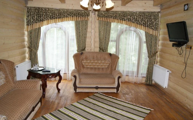 Hotel "Dykyi Med"
