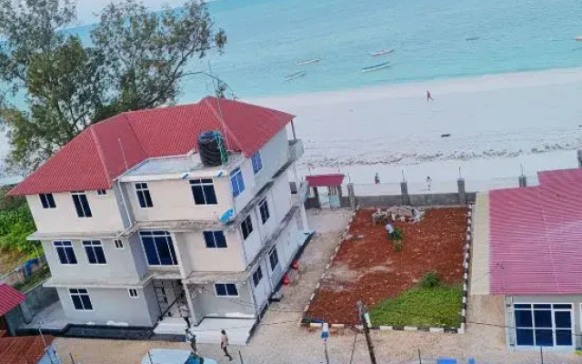 Uroa Beachfront 2BR • Balcony • Free Wi-Fi