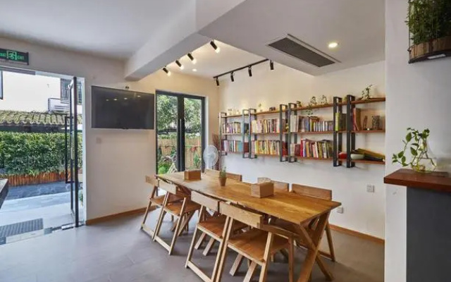 T innn · West Lake | Yueshang Yunshe Homestay (Hangzhou Taiziwan Park Branch)