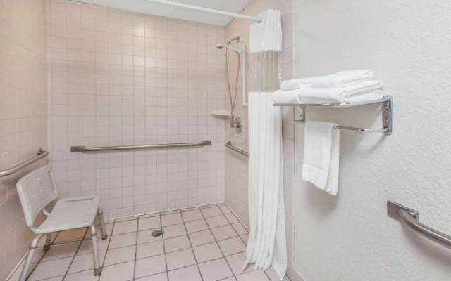 Ramada Grayling Hotel And Conference Center