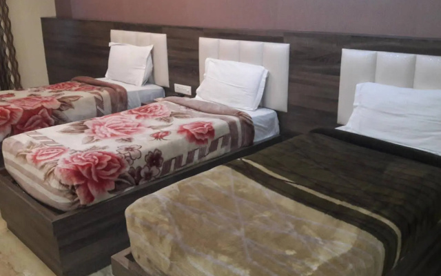 OYO 23595 Hotel Tajway Inn