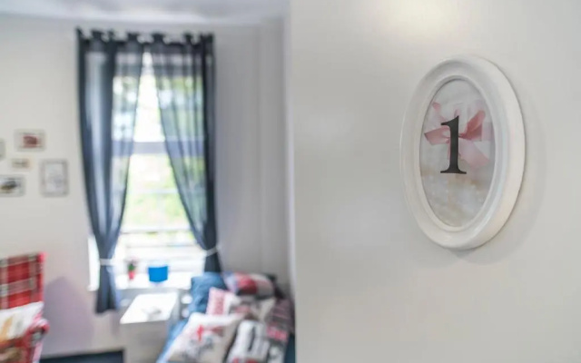 Hostel "Night o'clock" - restauracja, parking i darmowa siłownia