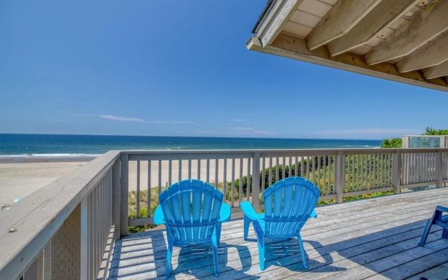 Oceanfront Splendor and Direct Beach Access - Stunning Coastal Retreat