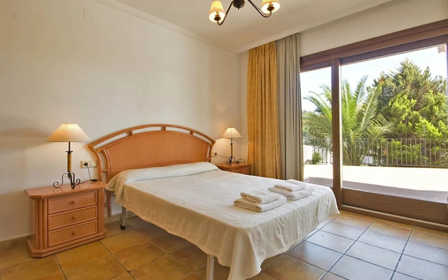Villa - 6 Bedrooms with Pool and WiFi - 104983