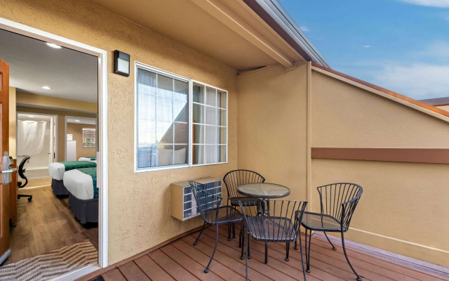 Howard Johnson by Wyndham Santa Cruz