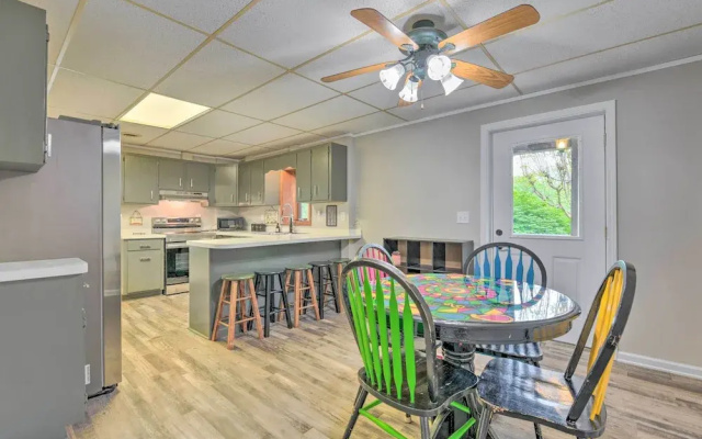 Pet-friendly Waynesville Home w/ Mountain Views!
