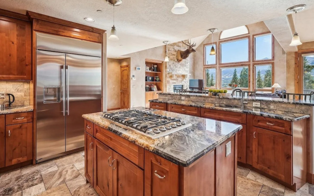 Rounds Retreat 4 Bedroom Home by Redawning