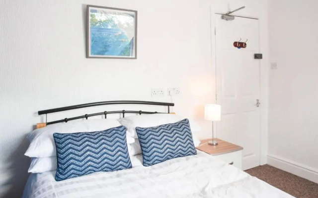 Newport house sleeps 9 - Mycityhaven