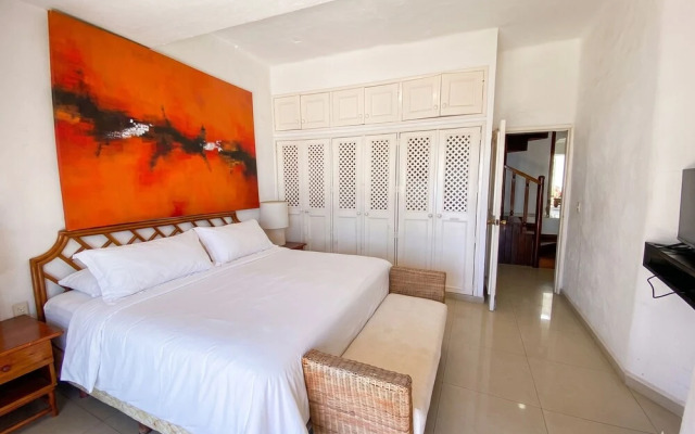 Oceanfront 5BR Villa by Monyxbnb