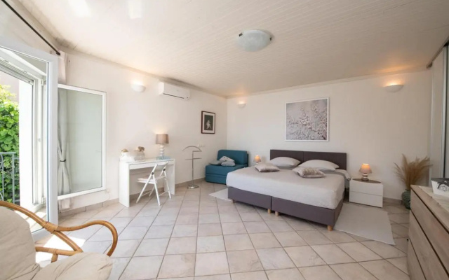 Villa Tomić Apartment Mia near the sea