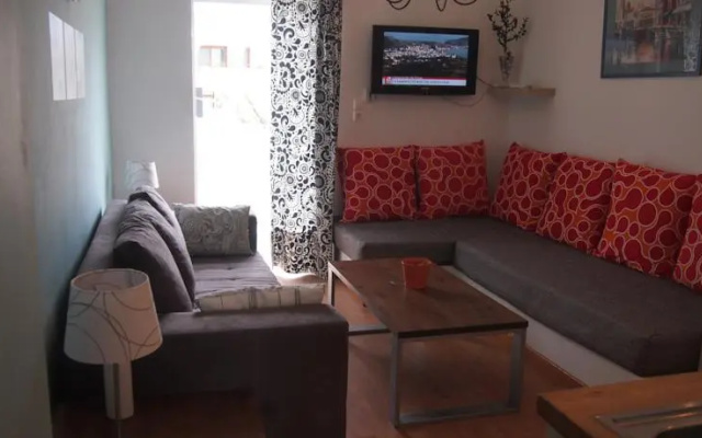 Alexandros Suites