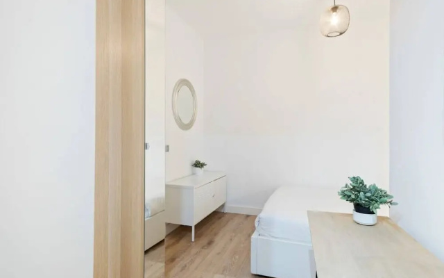 Stunning 2 Bedroom amd Bath Apartment in Eixample