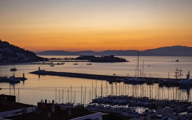 Rest & More by Dedeman Kusadasi Marina