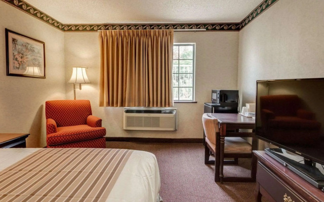 Econo Lodge Inn & Suites El Paso West