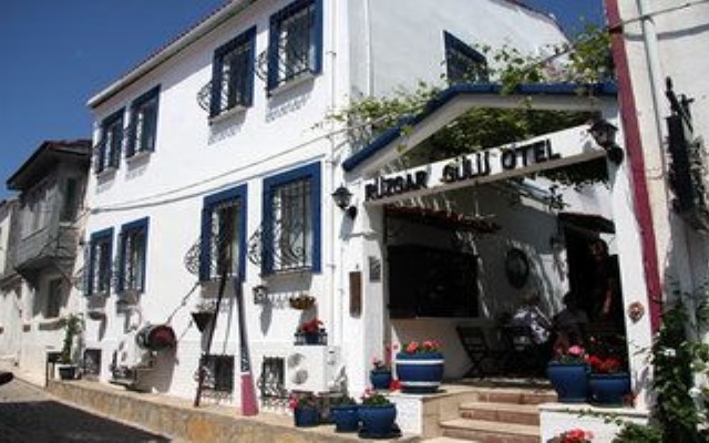 Отель Rüzgargülü Otel Бозджаада вид на фасад