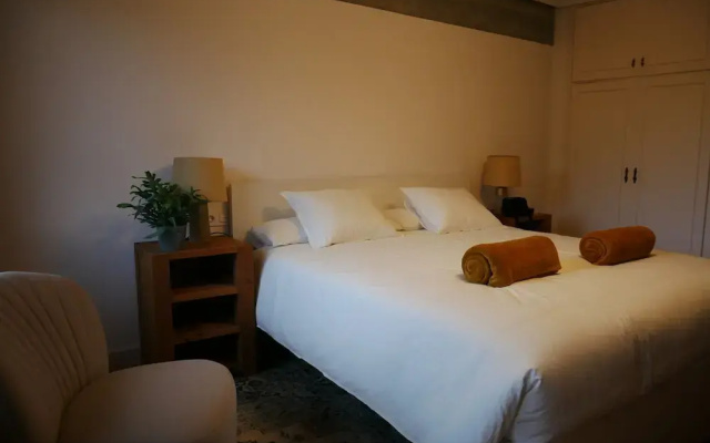 KH Lezama Suites