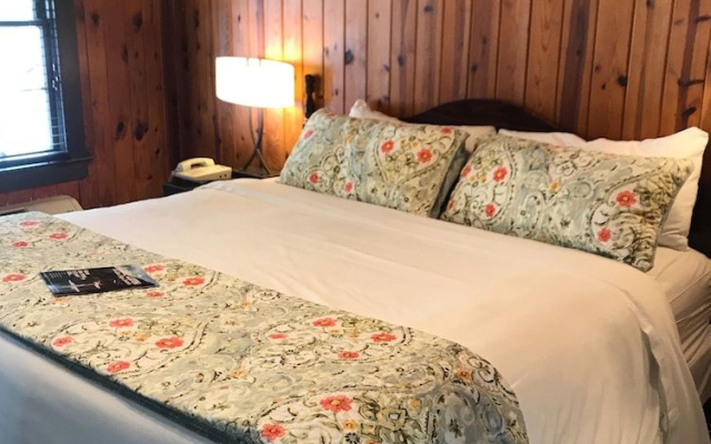 The Riverside Lodge at Chimney Rock