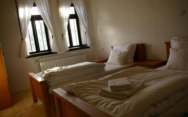 Отель Mutafova Guest House Болгария, Шумен - отзывы, цены и фото номеров - забронировать отель Mutafova Guest House онлайн комната для гостей