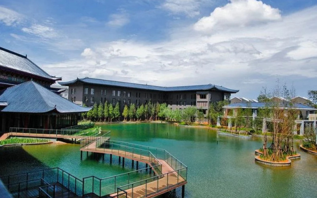 Cloud Hotel Luoping