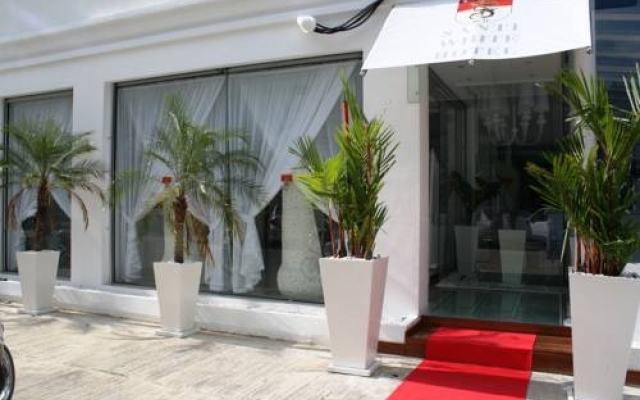 Sharaya White Hotel вид на фасад
