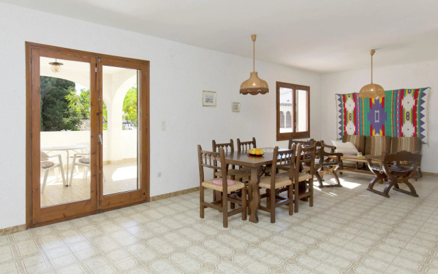 Small Building with 4 Apartments Close To the Beach