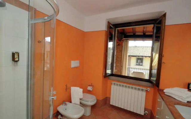 Snug Apartment in Monticelli Brusati near lake Iseo