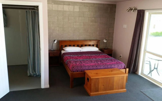 Abbey Court Motel