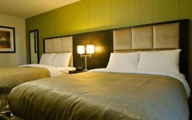 Carlyle Western Star Inn & Suites