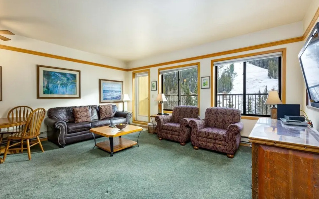 2797 Slopeside Condo