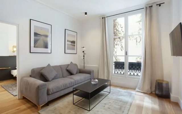 Elegant Apartment at the Palais Royal Opera