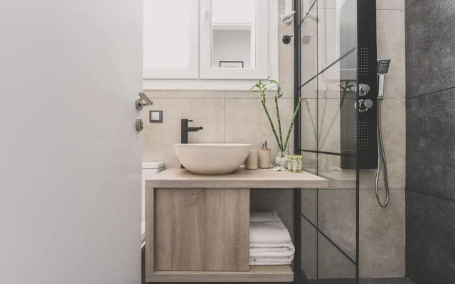 Neoclassical Apartment near Acropolis - LivingStone Crystal