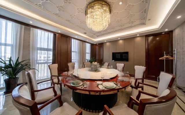 Xinjiang Runjin International Hotel (Kuitun Meimei Park)