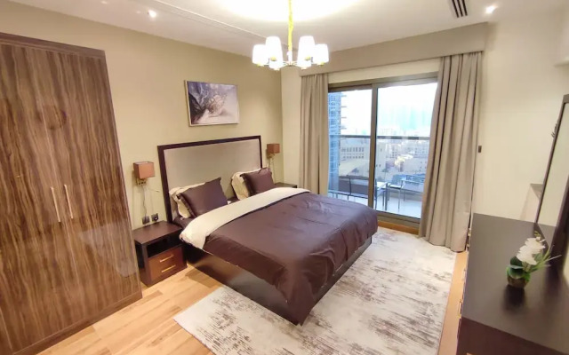 SuperHost - Downtown Apartment With Charming Park Views