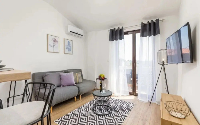 Apartment in Valbandon Near Beach & Pool