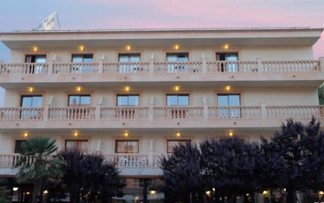Hotel Morón вид на фасад
