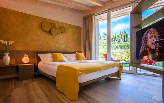 San Colombano Suite