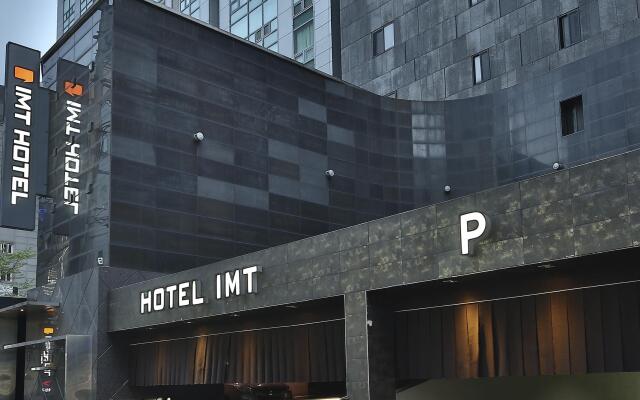 IMT Hotel вид на фасад