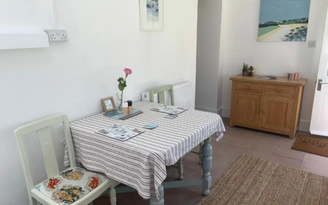 Puffin. Comfortable Annexe Central Falmouth (Adults Only)