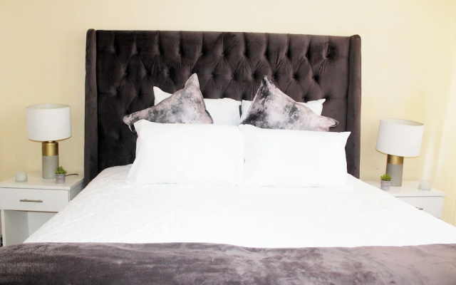 Cozy 3 Bed Duplex ,sleeps 6 With Double Bathroom
